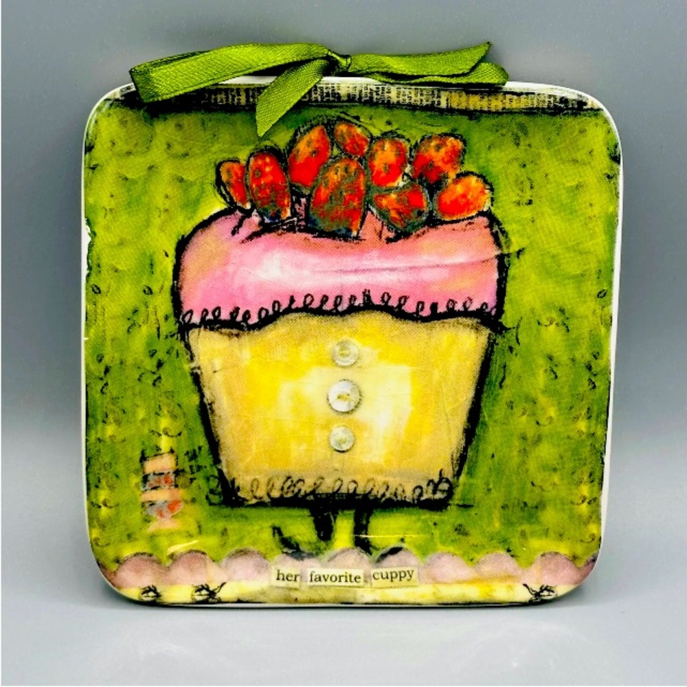 NWOT SET OF 3 MWW MARKET MINI SQUARE CUPCAKE PLATES BY LISA KAUS.